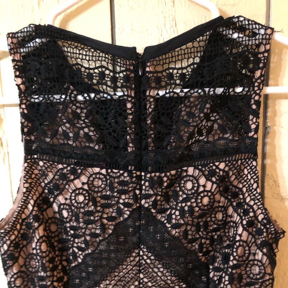 Aqua XS Nude Lace Dress - Picture 5 of 8